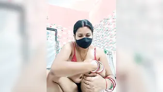 Married Aunty Getting Naked Online For Strangers Watching