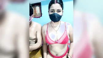 Curvy Aunty Undressing Live Showing Off To Watchers Online