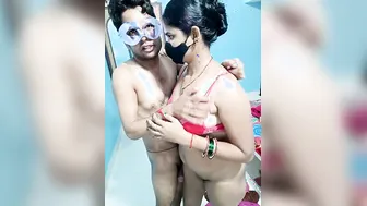 Curvy Aunty Undressing Live Showing Off To Watchers Online