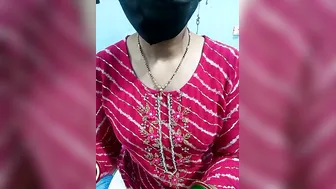 Hot Aunty Undressing Online Showing Everything She Has Got