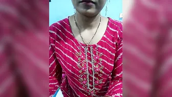 Hot Aunty Undressing Online Showing Everything She Has Got