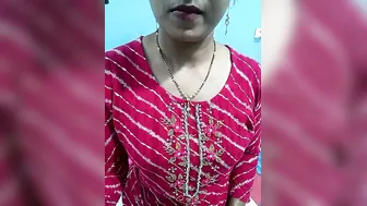 Hot Aunty Undressing Online Showing Everything She Has Got