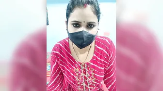 Hot Aunty Undressing Online Showing Everything She Has Got