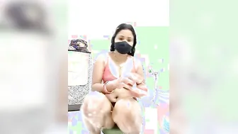 Horny Aunty Getting Naked On Live Stream For Attention