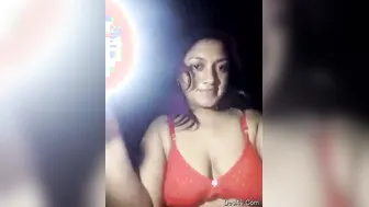Horny Indian Girl Exposing Her Massive Tits For The Camera