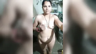 Married Bhabhi Filming Herself Naked In Bedroom For Her Lover