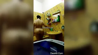 Married Bhabhi Filming Herself Bathing Sending It To Her Hubby