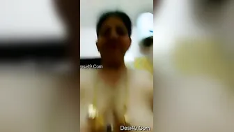 Married Bhabhi Filming Herself Bathing Sending It To Her Hubby