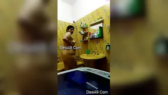 Married Bhabhi Filming Herself Bathing Sending It To Her Hubby