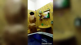 Married Bhabhi Filming Herself Bathing Sending It To Her Hubby
