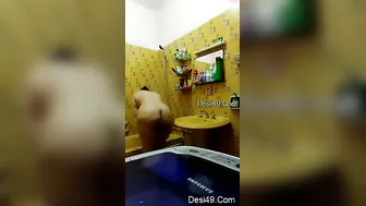 Married Bhabhi Filming Herself Bathing Sending It To Her Hubby