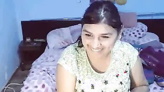 Horny Desi GF Fingering Herself Live On Cam For Viewers