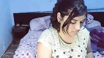 Horny Desi GF Fingering Herself Live On Cam For Viewers