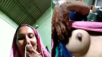 Married Bhabhi Getting Bold Flashing Her Boobs And Pussy Now