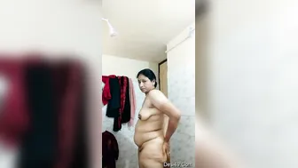 Aunty Recording Herself Bathing Naked Soaping Her Thick Curves