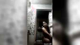 Married Bhabhi Recording Her Wet Body Bathing In The Bathroom
