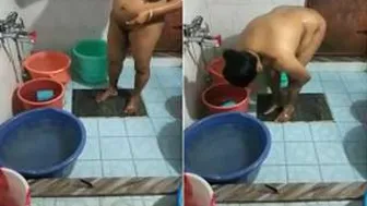 Curvy Bhabhi Bathing Caught On Camera Showing Everything Hot