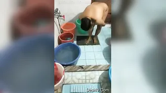 Curvy Bhabhi Bathing Caught On Camera Showing Everything Hot