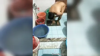 Curvy Bhabhi Bathing Caught On Camera Showing Everything Hot