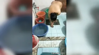 Curvy Bhabhi Bathing Caught On Camera Showing Everything Hot