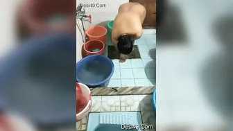Curvy Bhabhi Bathing Caught On Camera Showing Everything Hot