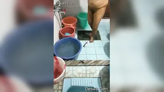 Curvy Bhabhi Bathing Caught On Camera Showing Everything Hot