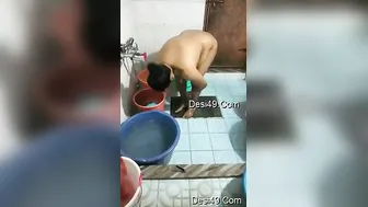 Curvy Bhabhi Bathing Caught On Camera Showing Everything Hot
