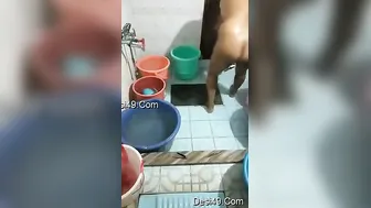 Curvy Bhabhi Bathing Caught On Camera Showing Everything Hot