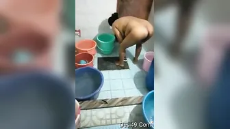 Curvy Bhabhi Bathing Caught On Camera Showing Everything Hot