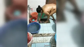 Curvy Bhabhi Bathing Caught On Camera Showing Everything Hot