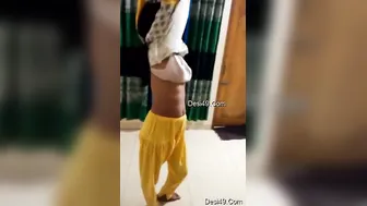 Desi Maid Getting Naked For Her Boss Showing Him Everything