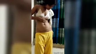 Desi Maid Getting Naked For Her Boss Showing Him Everything