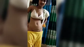 Desi Maid Getting Naked For Her Boss Showing Him Everything
