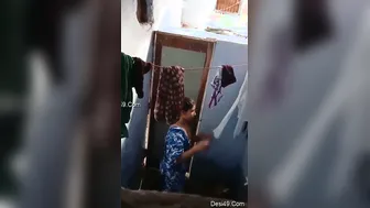 Secretly Filming My Desi GF Bathing In Bathroom Hidden Cam