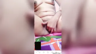 Horny Aunty Stripping Nude Showing Her Body On Video Call