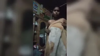 Village GF Showing Off Her Body To Boyfriend On Phone