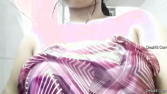 My GF Showing Her Boobs While Bathing In The Shower