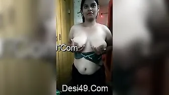 Hot Desi Babe Revealing Her Big Natural Boobs Teasing So Much