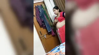 Married Bhabhi Changing Clothes Exposing Her Body Accidentally