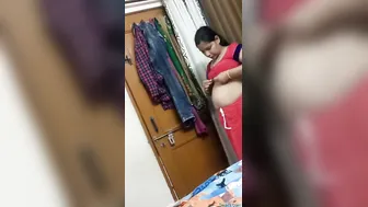 Married Bhabhi Changing Clothes Exposing Her Body Accidentally
