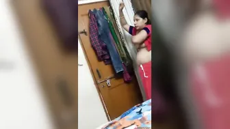 Married Bhabhi Changing Clothes Exposing Her Body Accidentally