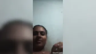 Sexy Mallu Babe Exposing Her Bare Chest And Pussy On Camera