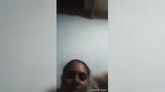 Sexy Mallu Babe Exposing Her Bare Chest And Pussy On Camera