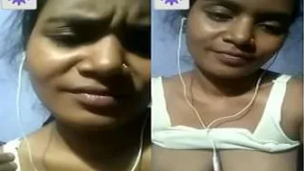 Desi GF Showing Her Perky Boobs During Video Call Time