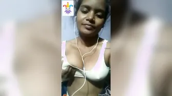 Desi GF Showing Her Perky Boobs During Video Call Time