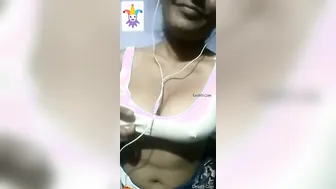 Desi GF Showing Her Perky Boobs During Video Call Time