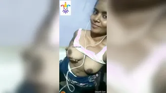 Desi GF Showing Her Perky Boobs During Video Call Time