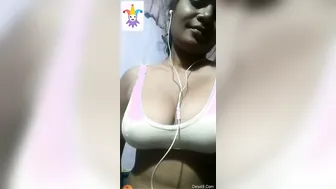 Desi GF Showing Her Perky Boobs During Video Call Time