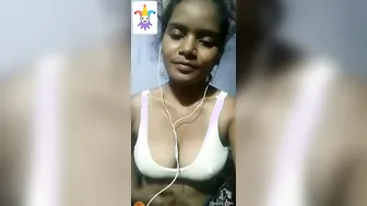 Desi GF Showing Her Perky Boobs During Video Call Time