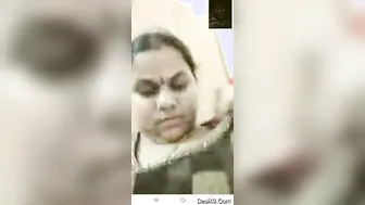 Telugu Married Woman Showing Off Her Huge Natural Tits Again